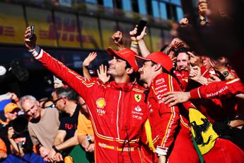 Australia, alba Rossa Ferrari: eroico trionfo di Sainz, doppietta Cavallino con Leclerc