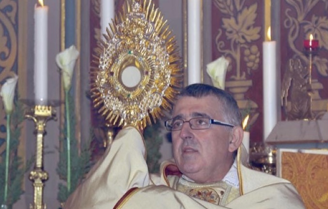 Caltanissetta. Raccolta firme “caro acqua”. Il vicario Onofrio Castelli: “La Diocesi non può mostrarsi insensibile al problema, ma non è aderente all’iniziativa”