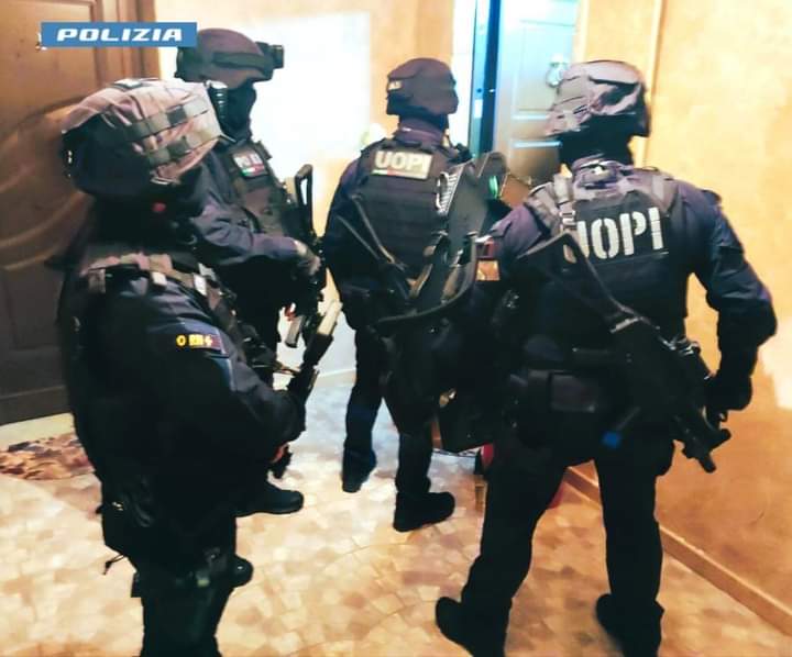 Caltanissetta, maxi blitz della Polizia: 55 arresti per associazione mafiosa e traffico di stupefacenti