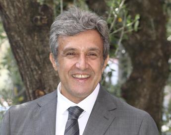 Flavio Insinna aiuta mamma e figlia sfrattate: “E se garantissi io per il vostro affitto?”