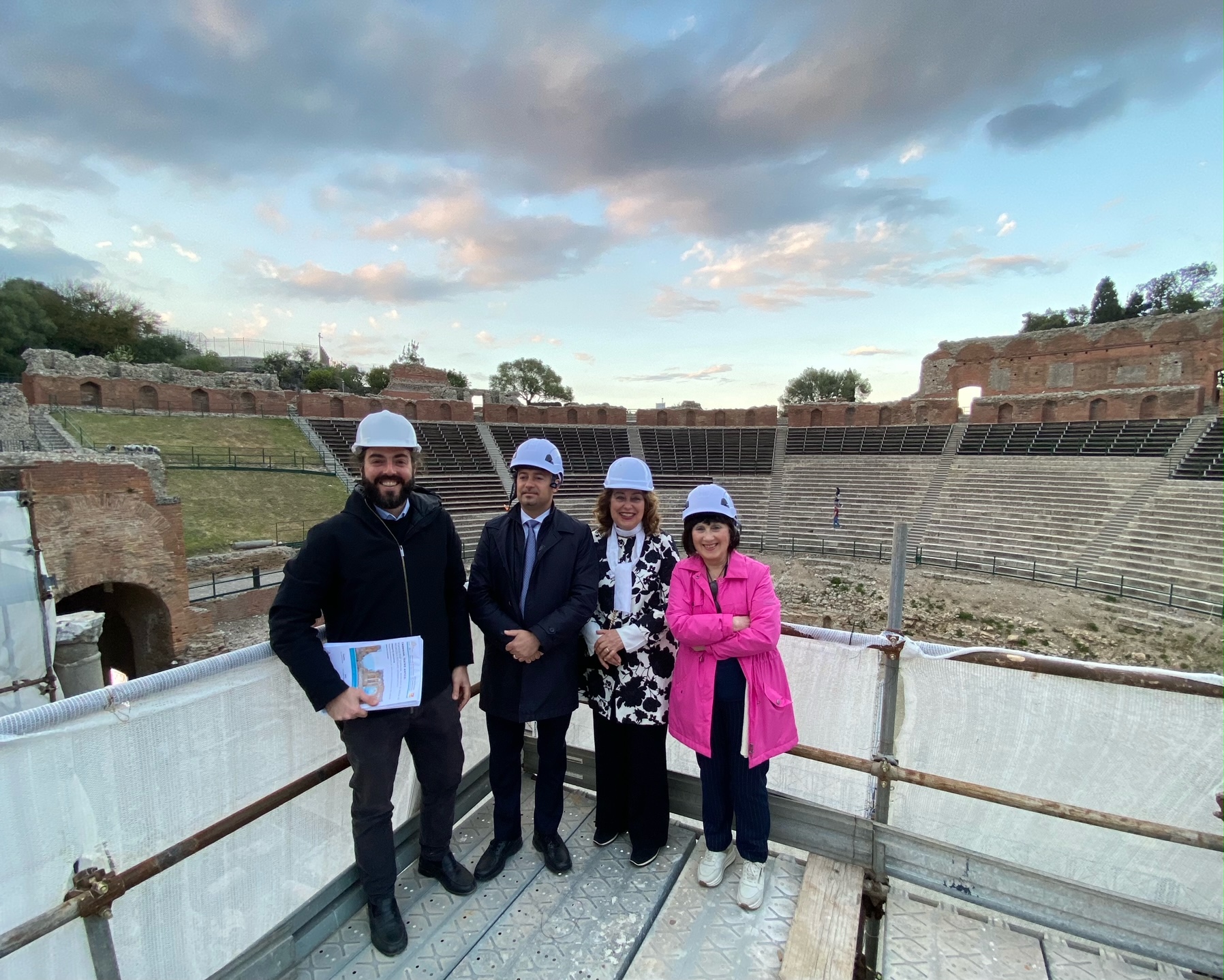 Beni culturali, al Teatro Antico di Taormina si restaura il “portico post scena”. Scarpinato: «Lavori completati entro l’inizio dell’estate»
