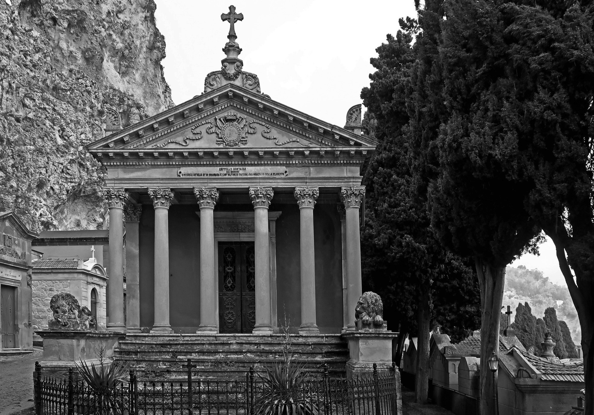Caltanissetta. “Polvere, un viaggio sentimentale nei Cimiteri Monumentali d’Italia”: il 23 marzo inaugurazione mostra e presentazione libro