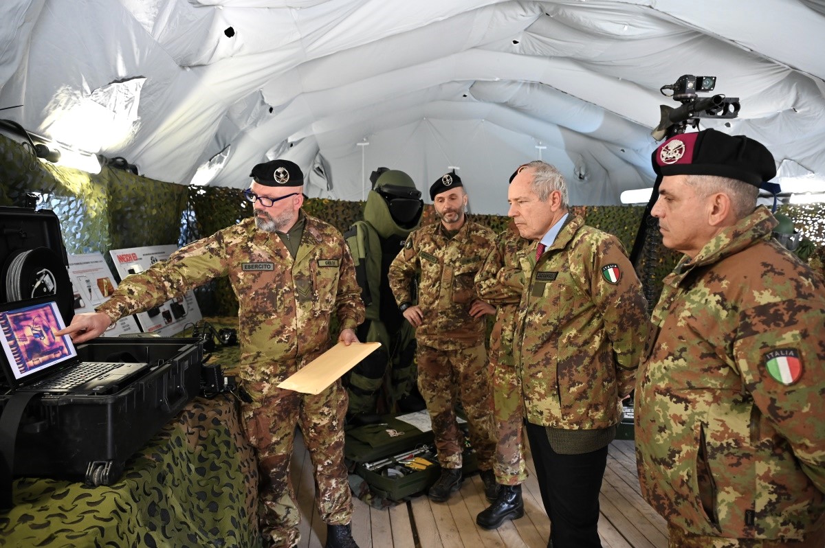 Esercito: l’ambasciatore d’Italia in Ungheria visita il contingente nazionale