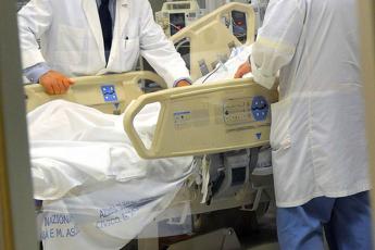 Gela, si spara alla testa con la pistola della mamma: 14enne in rianimazione