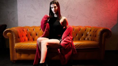 La content creator Matilde Manucci: «Su Onlyfans pagano 2 mila euro per un video. Il lavoro dipendente mi opprime»