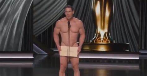 Oscar: John Cena nudo sul palco per annunciare premio migliori costumi