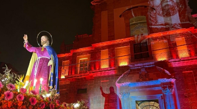 Caltanissetta, Gesù Nazareno sulla sua barca infiorata apre la Settimana Santa