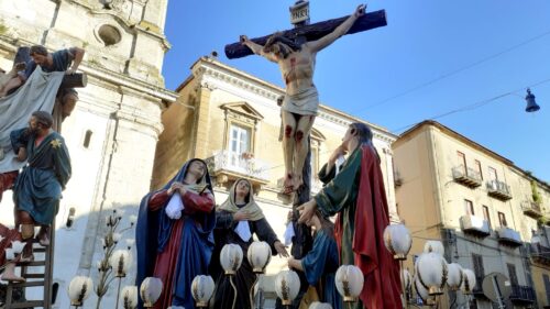 Caltanissetta, le Vare dei Biangardi in processione nella notte del Giovedì Santo