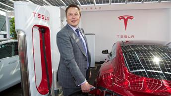 Tesla, accordo causa per discriminazione razzista dopo condanna da milioni di dollari