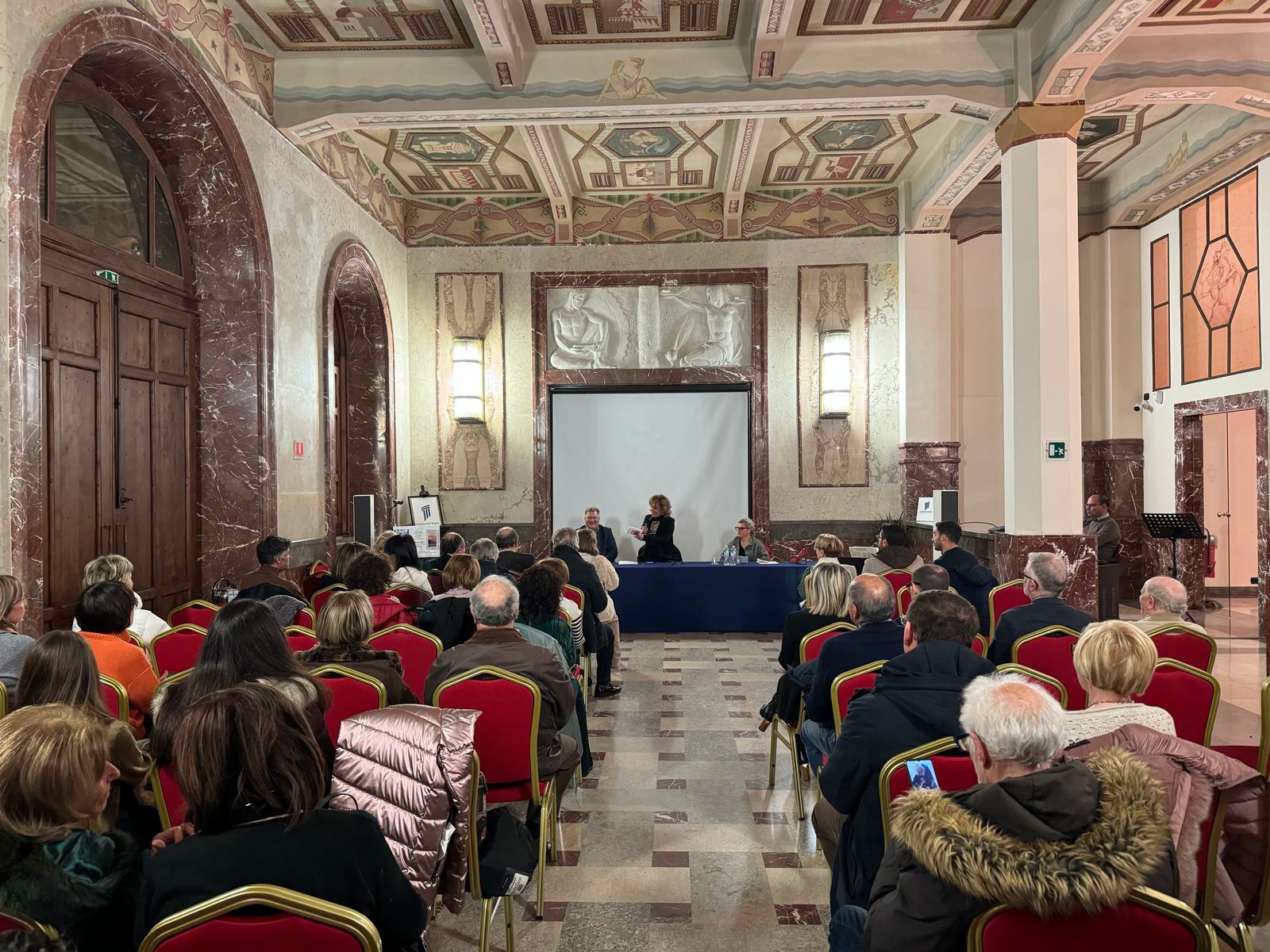 Caltanissetta. Gran successo per la presentazione della silloge poetica “Verso dove…πάθει μάθος” di Carmelo Salvatore Benfante Picogna