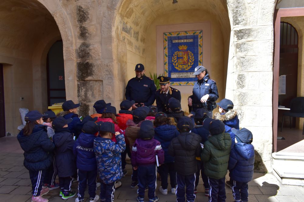 Sicilia, Bambini “poliziotti per un giorno”: per conoscere meglio chi “acchiappa i cattivi”