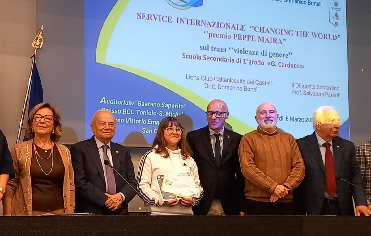 Il Lions Club premia gli studenti della “Carducci” di San Cataldo per il concorso “Changing the World”