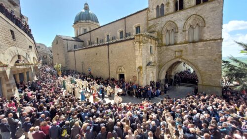 A Gangi domenica c’è la millenaria processione delle Palme: è tra le 10 manifestazioni sacre più importanti d’Italia