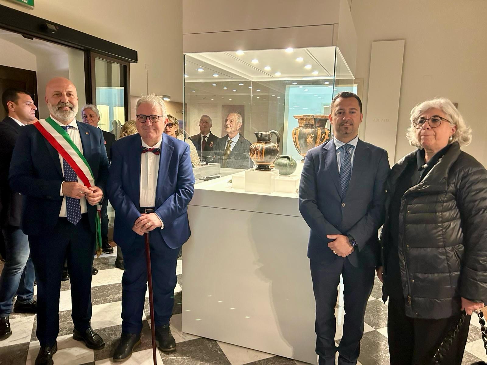Sicilia. Beni culturali, corredo funerario reale torna al museo di Sambuca di Sicilia. Scarpinato: «Grande attrattore per il territorio»