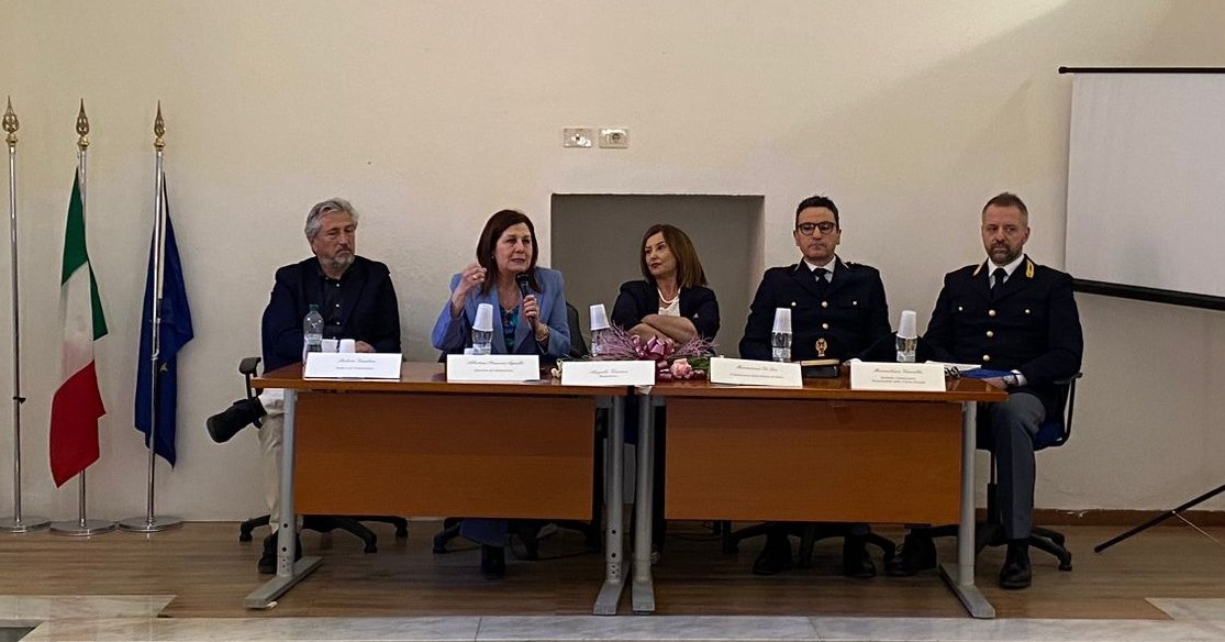 Caltanissetta. Alla Biblioteca “Scarabelli” primo incontro tra cittadini e Polizia per evitare le truffe online