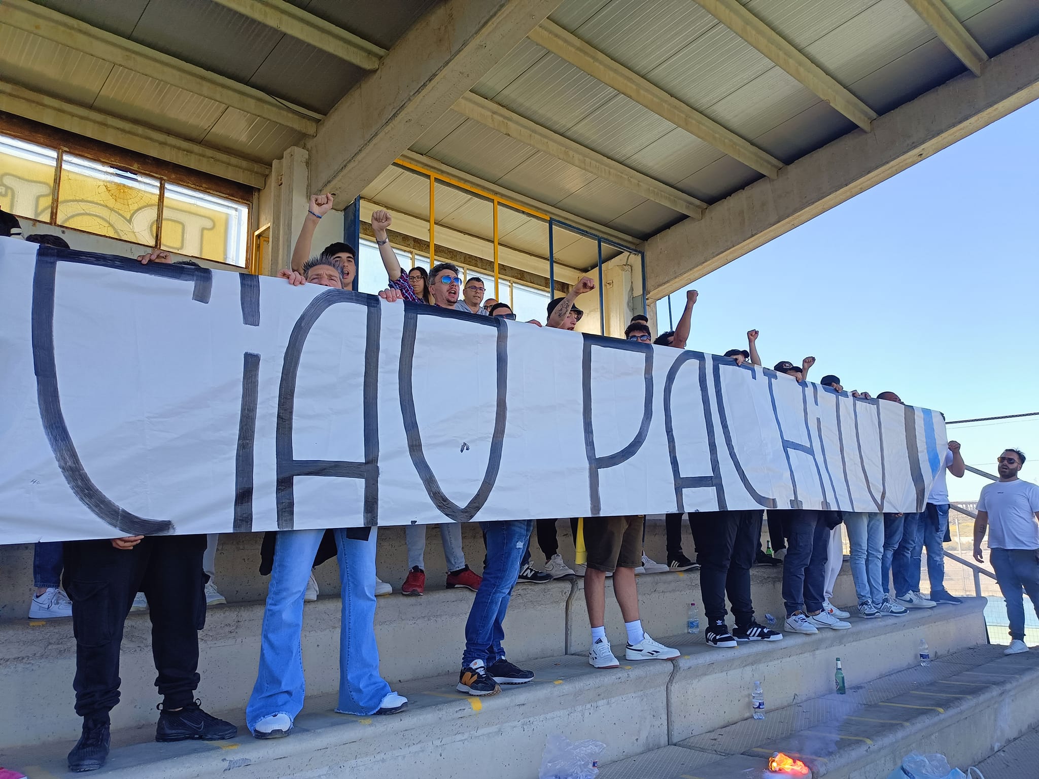 Il gesto. Il Serradifalco batte l’Atletico Favara e i tifosi dedicano la vittoria a Pacquito, il centauro morto nel giorno di Pasquetta