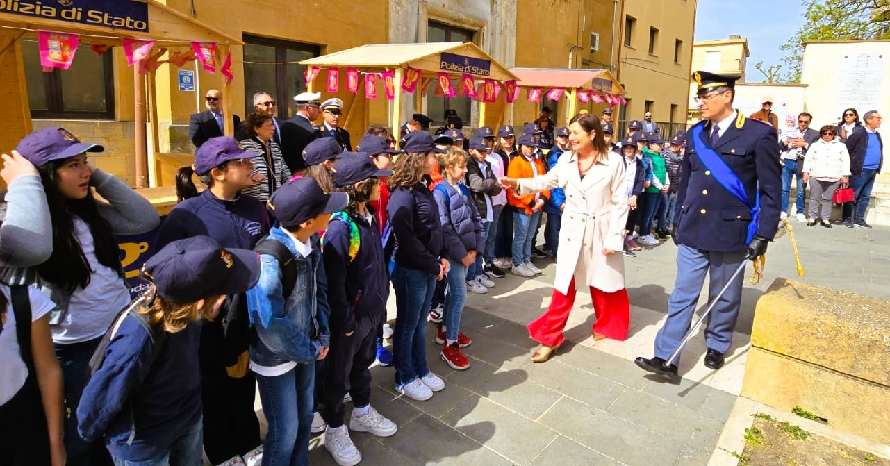 Caltanissetta. Nel 172° anniversario di Fondazione della Polizia protagoniste anche le scuole cittadine
