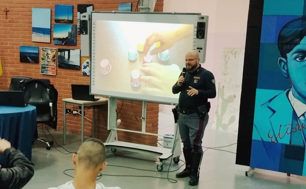 Sicurezza stradale del “Progetto Icaro 2024”: la Polizia ha fatto visita all’I.I.S.S. “Ettore Maiorana” di Gela