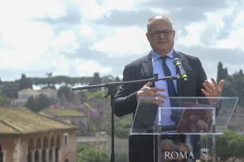 Aumento biglietto bus e metro Roma, Gualtieri: “Necessario, ma riduzione per abbonamenti”