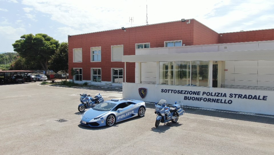 Ruba autocarro Piaggio Porter a Enna, ma la Polizia lo arresta in flagranza di reato sulla A19