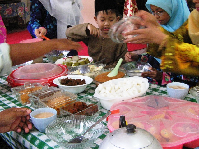 La fine Ramadan: dopo 30 giorni oggi è la festa della rottura del digiuno