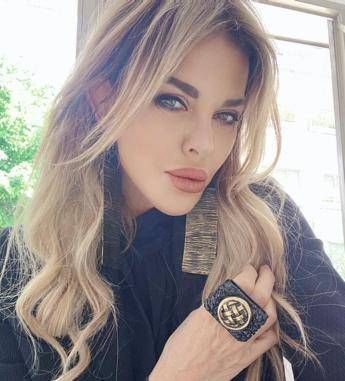 Famiglia nel bosco, Parietti: ”Servizi sociali si occupino di bambini maltrattati”