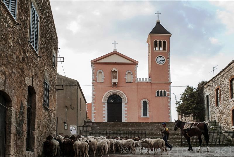 Caltanissetta. Il 26 aprile si presenta il libro “Borgo Santa Rita – un insediamento rurale nell’agro nisseno” di Salvatore Alù