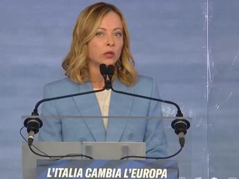 Fratelli d’Italia, Meloni da Pescara: “Insieme per scelta, si vede da risultati”