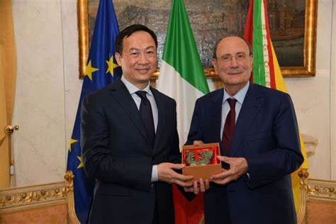 Sicilia. Palazzo d’Orléans, il presidente Schifani riceve in visita l’ambasciatore del Vietnam in Italia