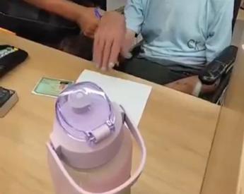 Porta un morto in banca: “E’ mio zio, deve farmi un prestito”