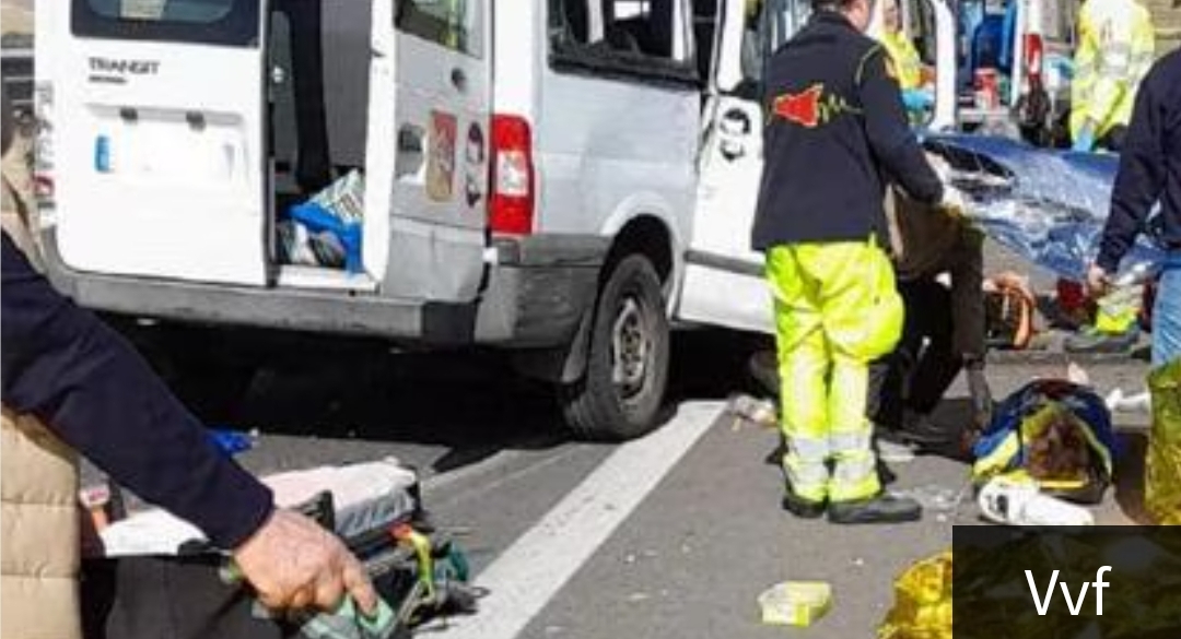 Incidente sull’A19, coinvolto un pulmino di giovani calciatori: 7 feriti
