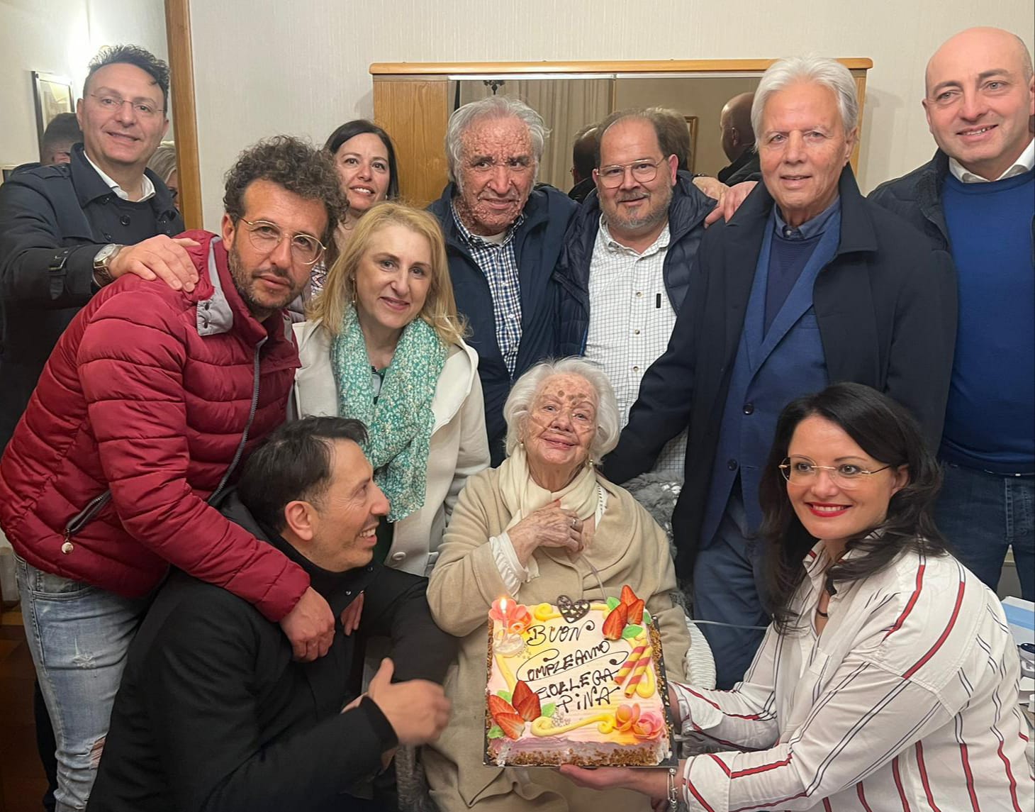Mussomeli, Operatori del Benessere festeggiano il compleanno della sorridente Pina ” ‘a matinghi”