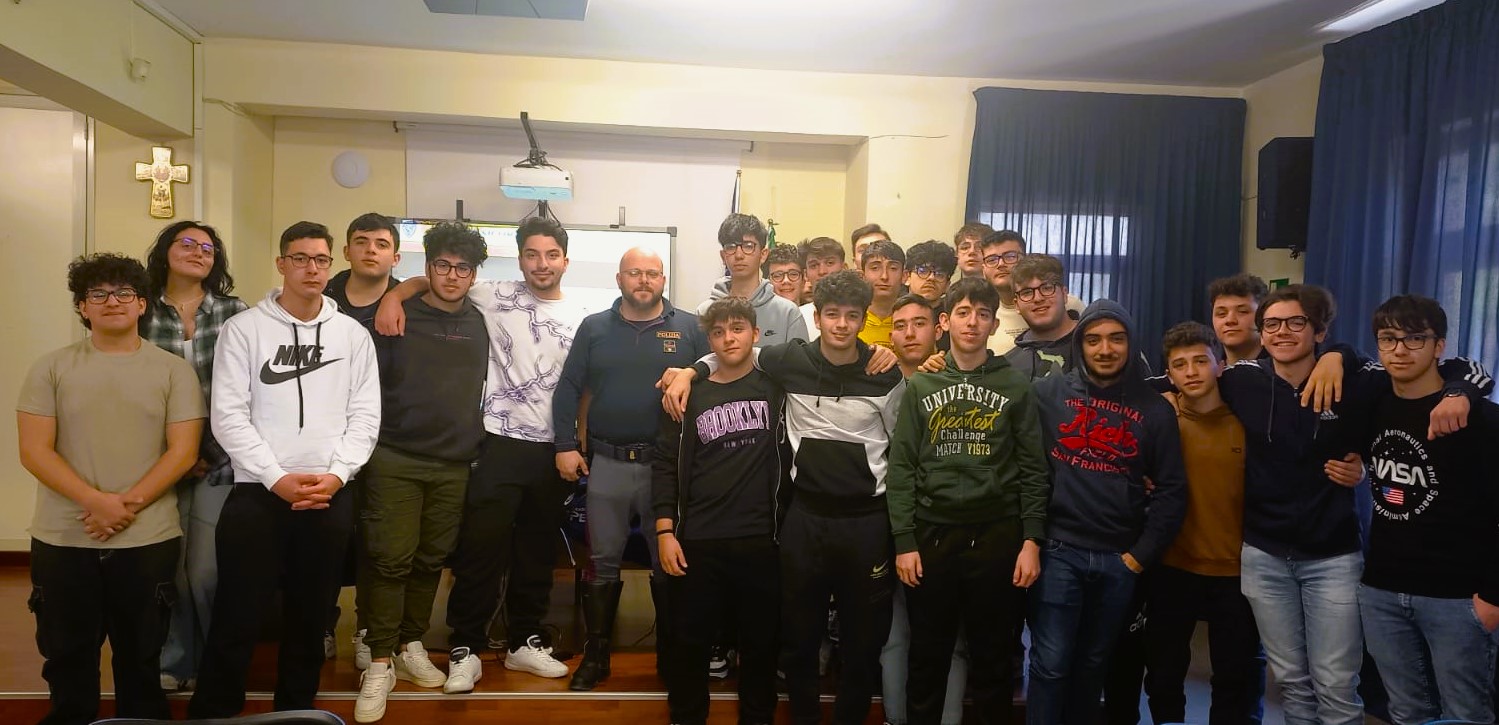 Caltanissetta. Incontro della Polizia con gli studenti dell’ITET “Rapisardi – Da Vinci” sulla sicurezza stradale