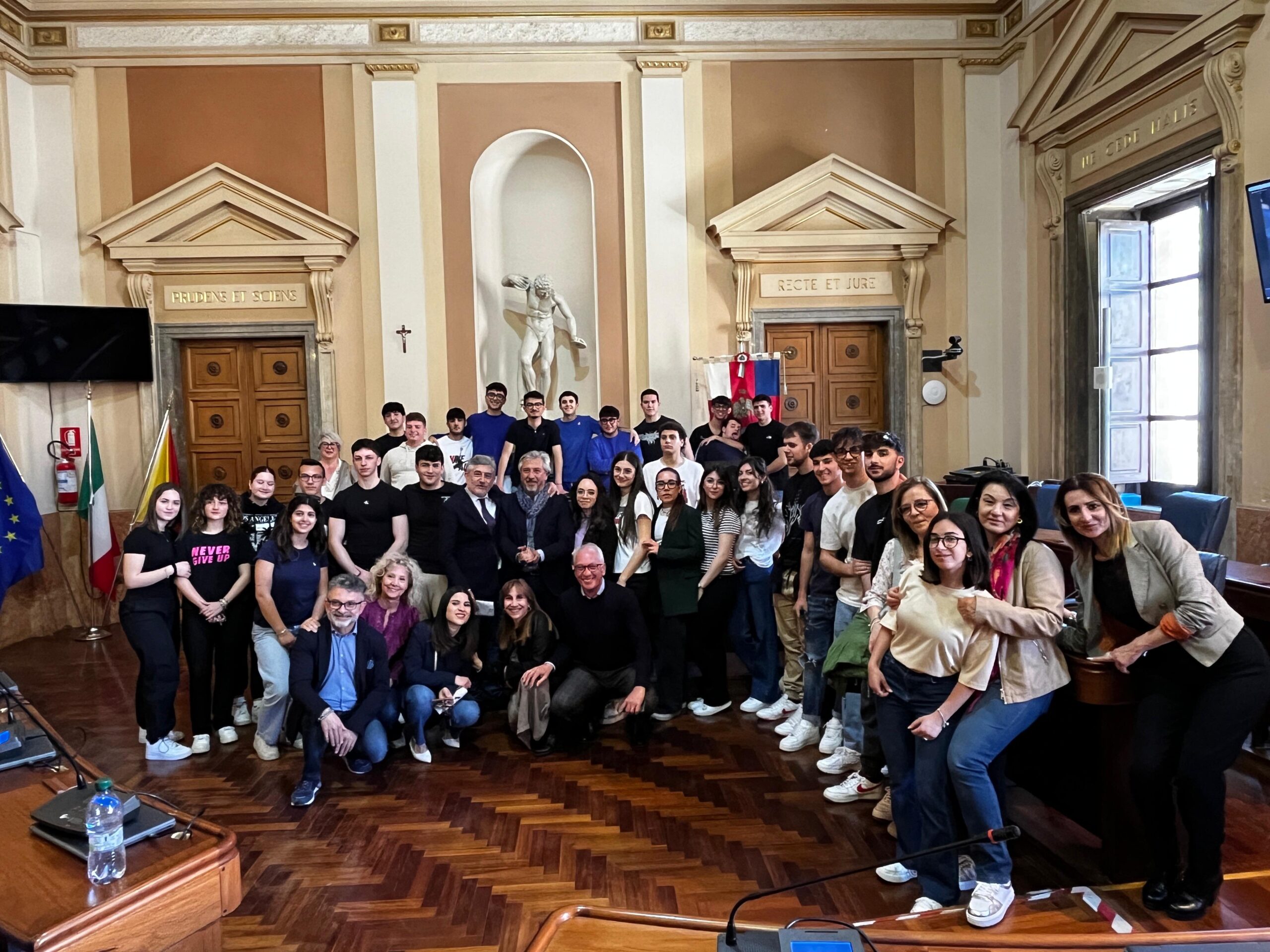 Caltanissetta. Studenti del Liceo Scientifico “Volta” simulano Consiglio comunale a Palazzo del Carmine