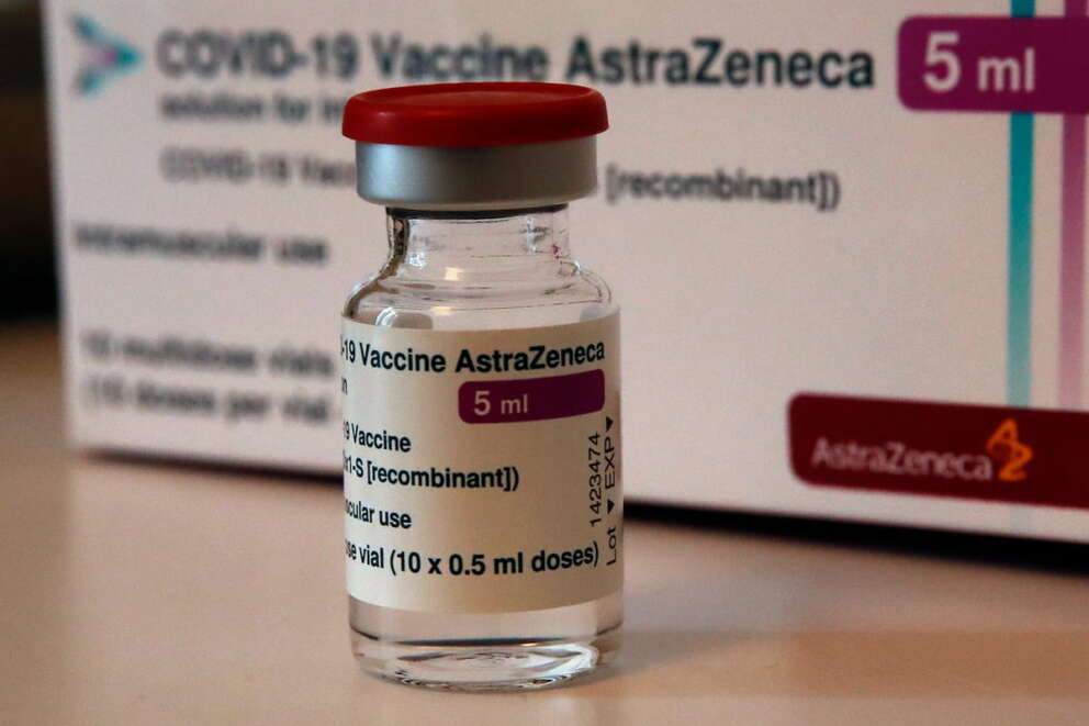 Covid. AstraZeneca: “Il vaccino può causare un effetto collaterale noto come sindrome da trombosi”