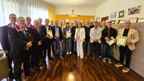 Caltanissetta. Consegnate dal Questore medaglie di commiato ai poliziotti che hanno lasciato il servizio attivo