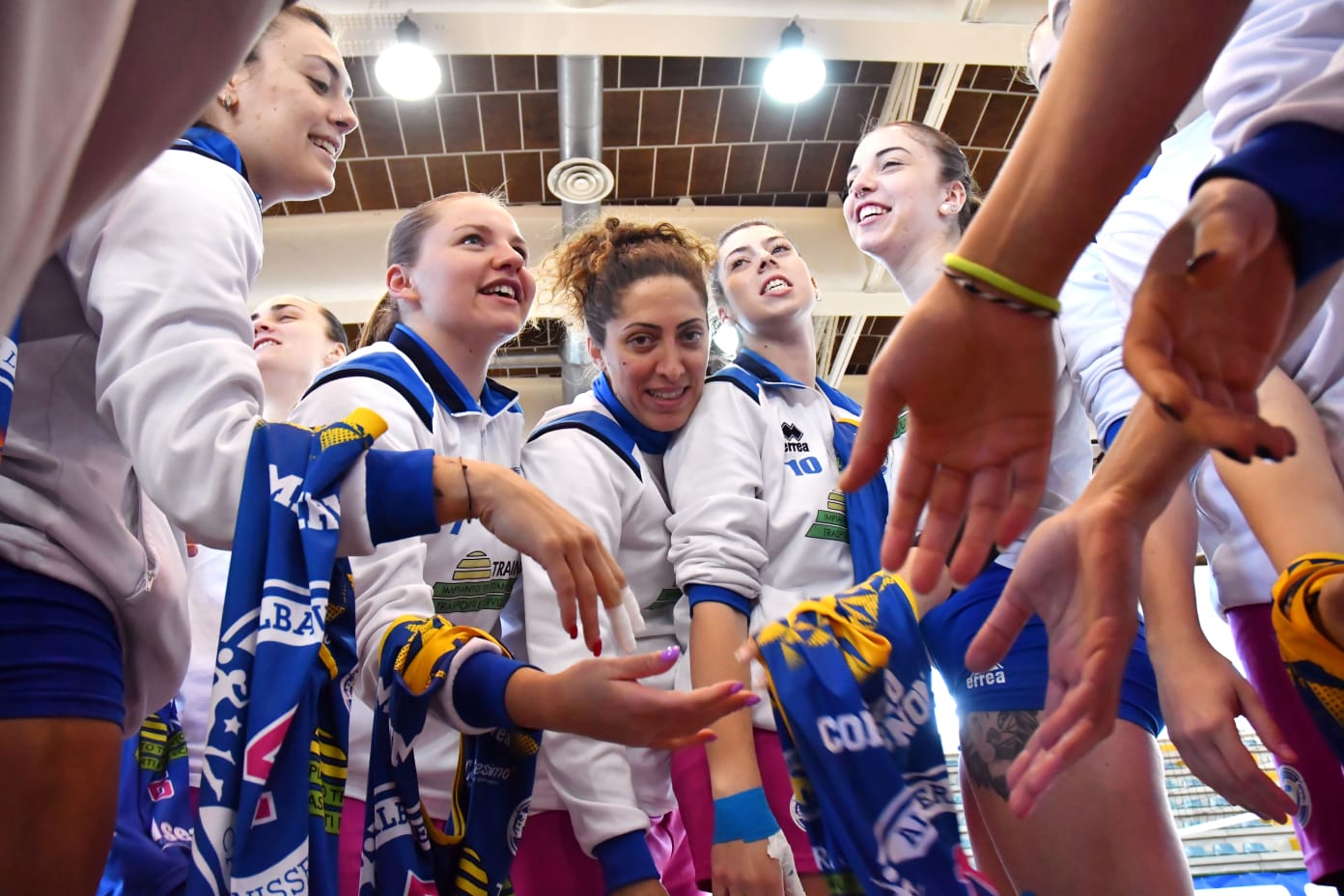 Play off pallavolo femminile B2. Il grande cuore Traina Albaverde non finisce mai di battere: vittoria in rimonta  a Cagliari dal 2-0 al 2-3