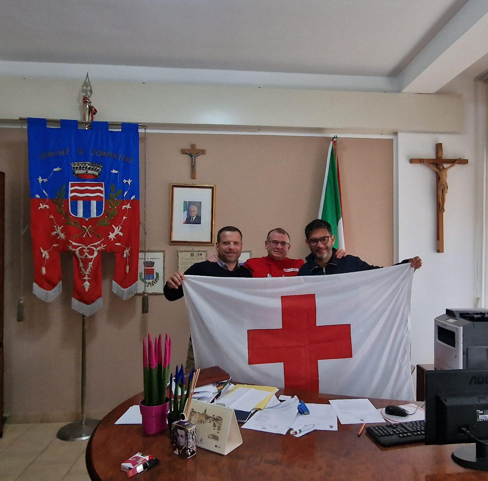 Sommatino. Il sindaco ha ricevuto delegazione per esporre in municipio la bandiera per la Settimana della Croce Rossa Italiana