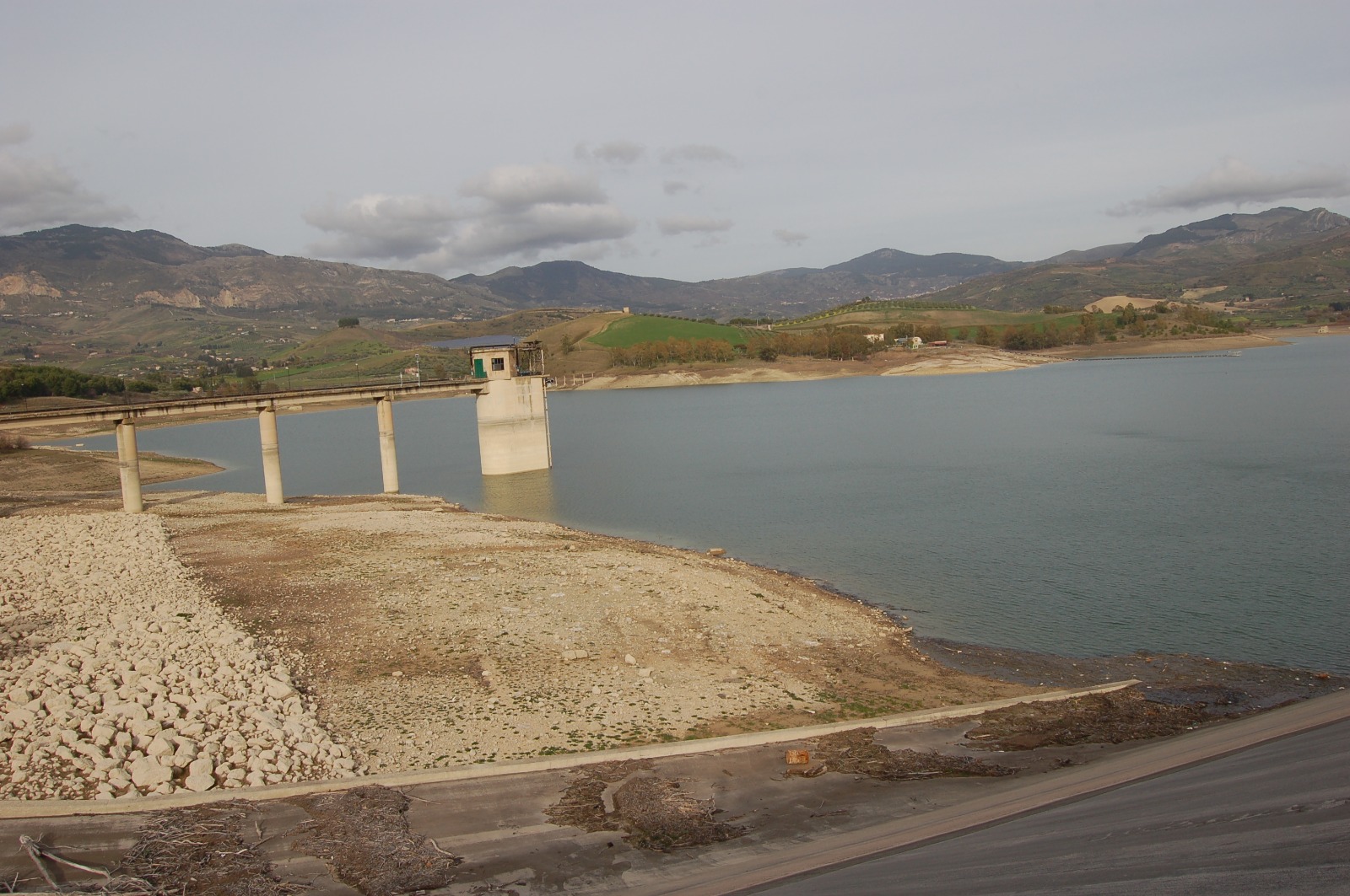 Siccità, Regione al lavoro per convogliare parte dell’acqua dell’invaso Gammauta nella diga Castello: sarà usata per scopi irrigui nell’Agrigentino