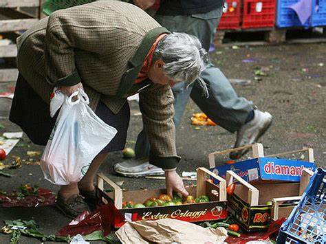 Italia più povera, le famiglie perdono potere d’acquisto. Istat, il 14% operai è povero