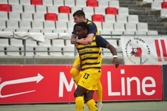 Parma promosso in Serie A, basta 1-1 a Bari