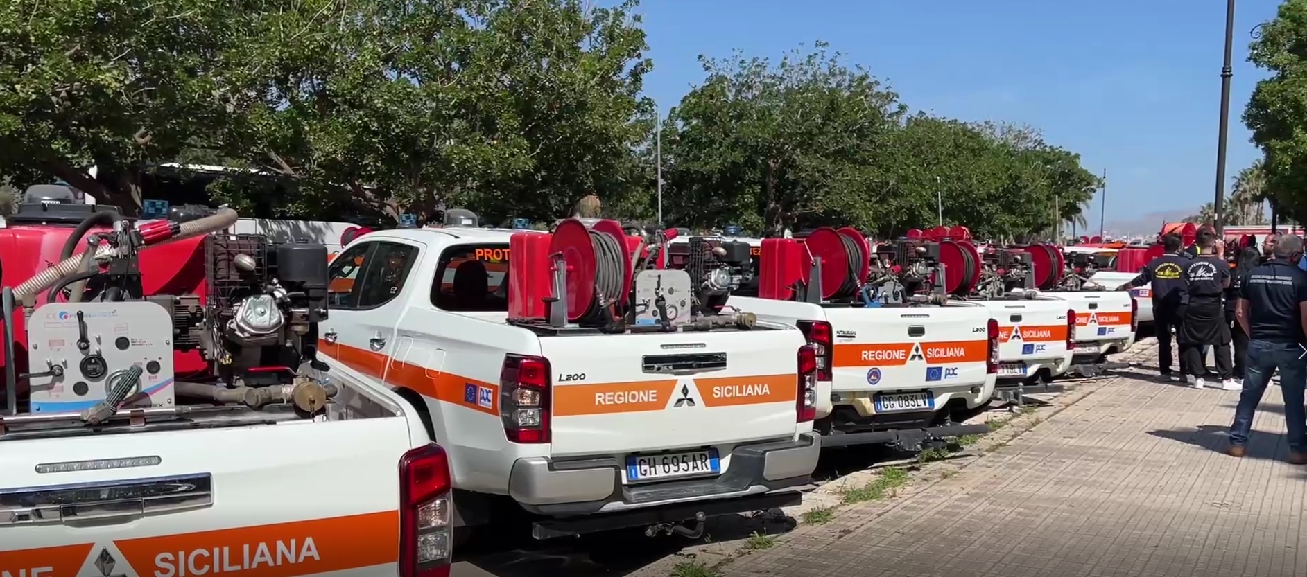 Incendi, la Regione Sicilia consegna 70 pick-up ai volontari della Protezione civile