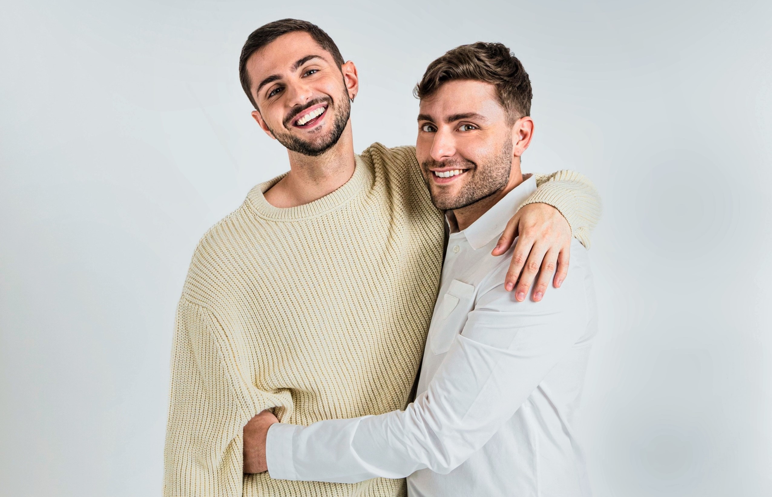 È italiano il primo matrimonio LGBTQIA+ nello spazio: nel 2025 Alessandro Monterosso e Alec Sander si sposeranno a oltre 30mila metri