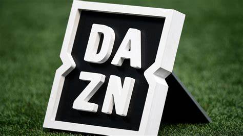 Dazn aumenta di nuovo i prezzi, e i consumatori protestano. Rialzi dal 10% al 20% anche per chi aveva sottoscritto un abbonamento annuale