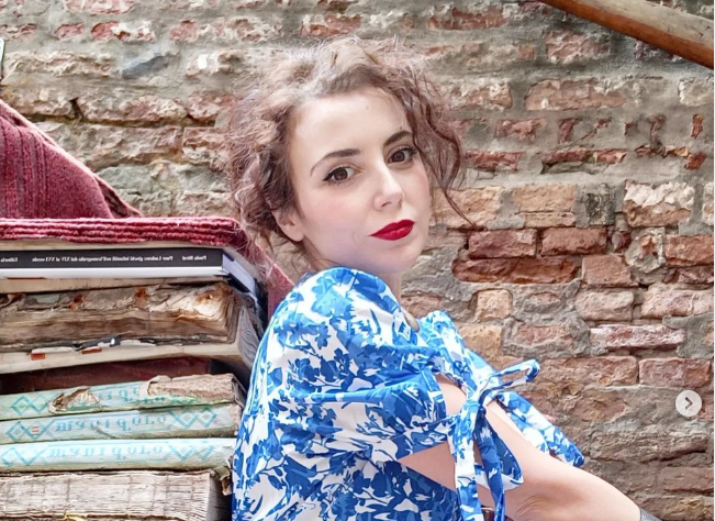 Vallelunga. “Altrove”, il nuovo libro della giornalista Grazia La Paglia entra nelle classifiche Amazon dopo una settimana dalla pubblicazione