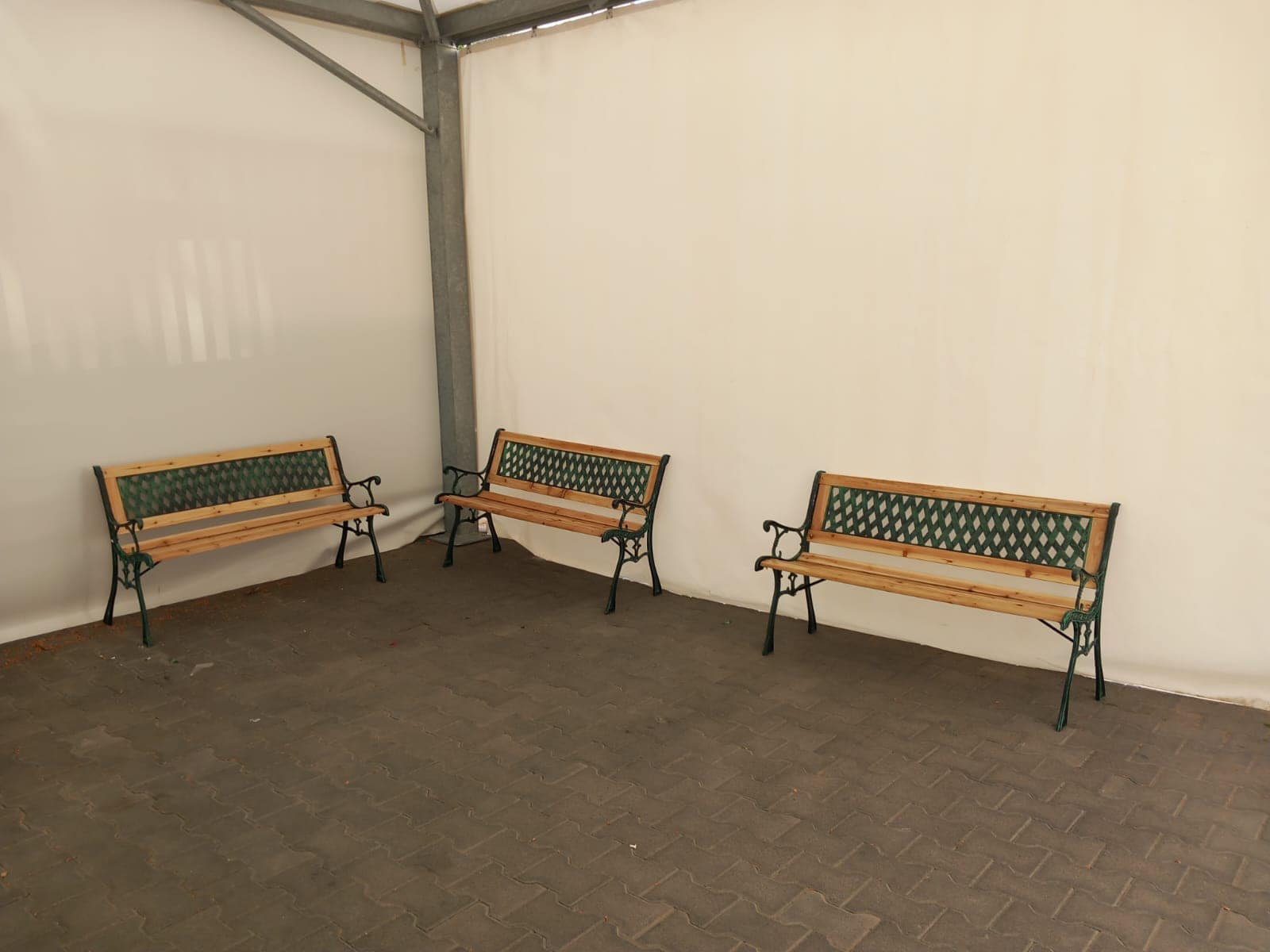 Mazzarino. Consegnate le 3 panche donate all’Ospedale “Santo Stefano” per la zona comfort vicina al Pronto Soccorso