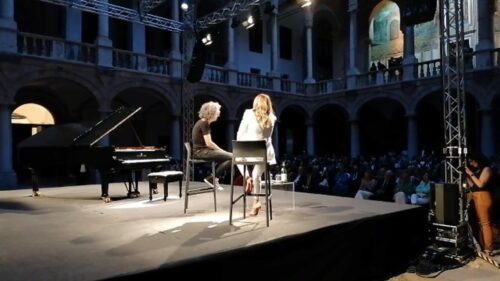 Allevi incanta Palermo “La malattia mi ha catapultato nel presente”