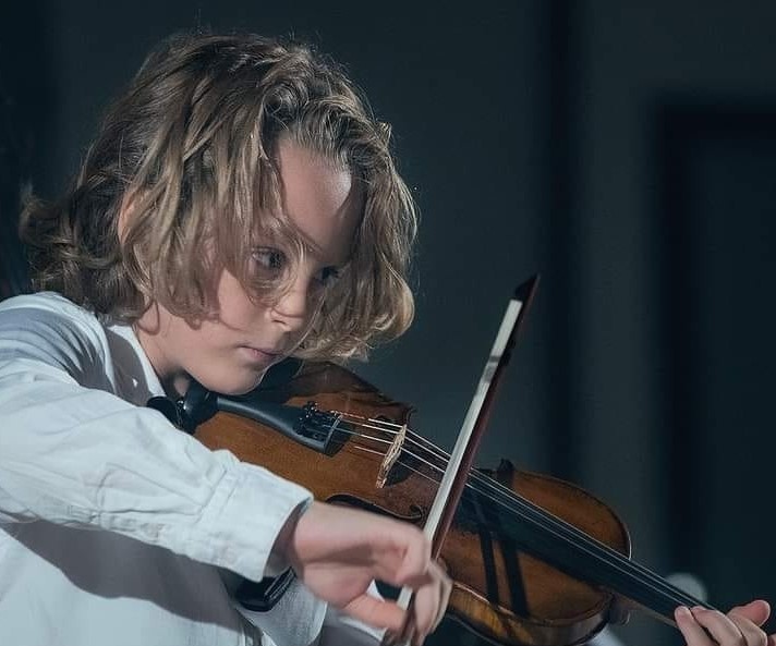 Serradifalco. Il violinista Riccardo Palmeri trionfa al Concorso internazionale Lions Valle dell’Etna