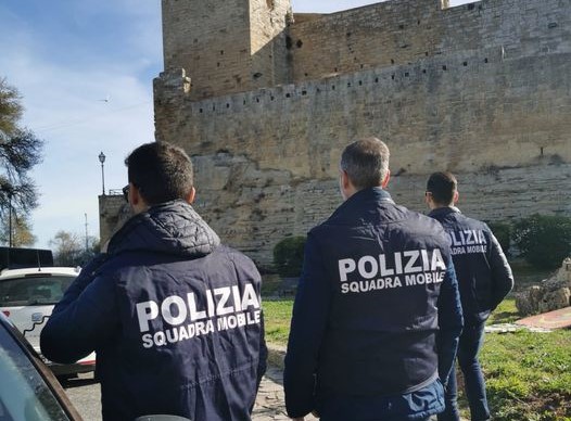 Furto aggravato ed estorsione: due ordini di carcerazione eseguiti dalla Polizia