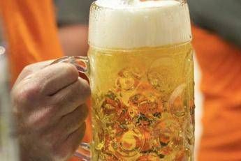 Birra gratis a chi dona sangue in Belgio: è polemica